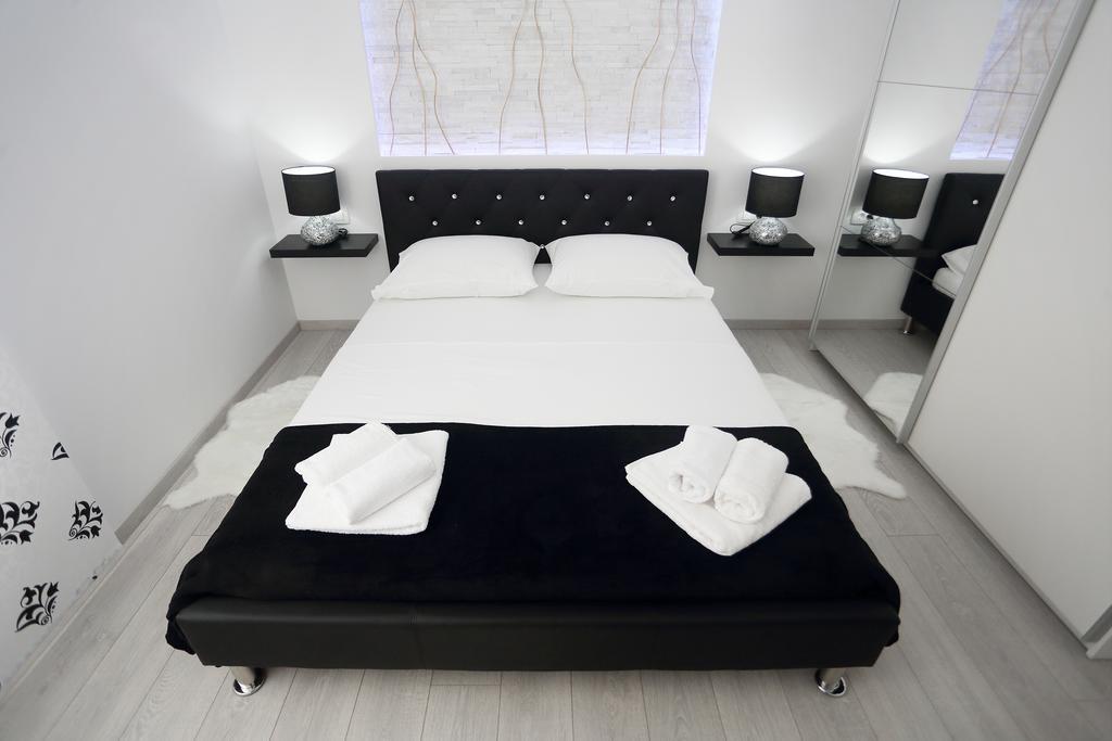Apartments Taratta 1 Trogir Exterior photo